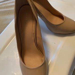 Nude pumps